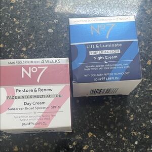No7 Restore & Renew Day Cream SPF 30 - Pink